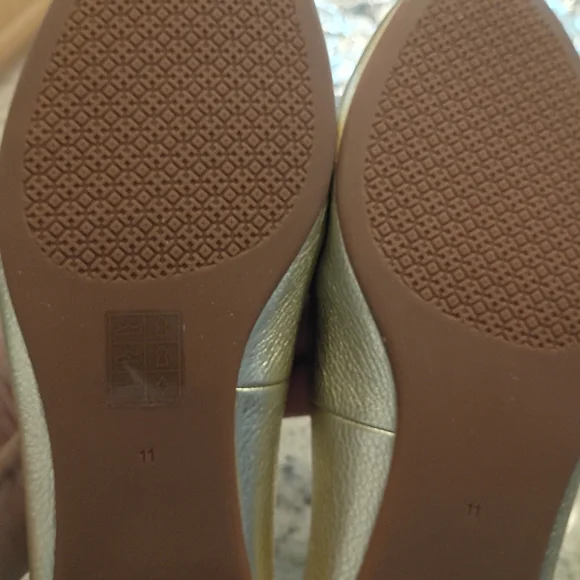 Tory Burch Metallic Gold Flat 11 These Are Perfection! Never Worn! MSRP$350 - Picture 6 of 14